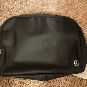 Lululemon Everywhere belt bag BIG NEW